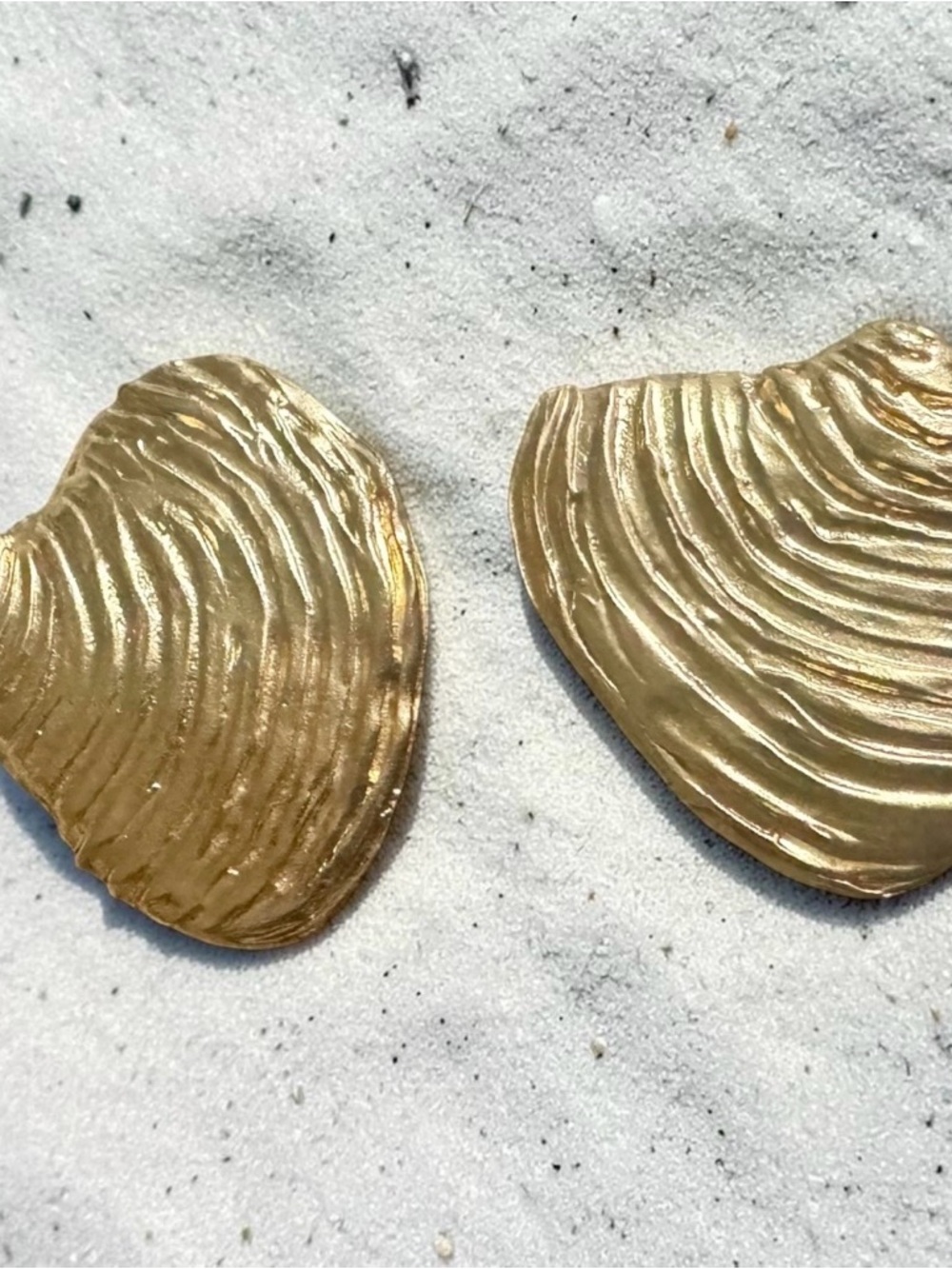 Vintage Large Gold Tone Sea Clam Shell Statement Clip On Earrings